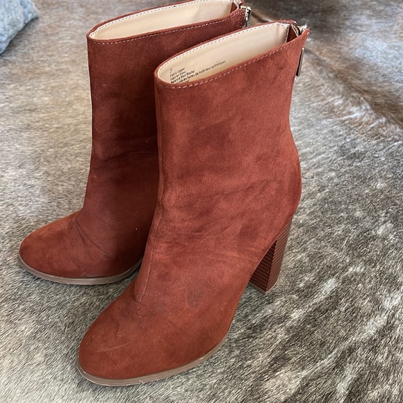 Express suede booties - Picture 1 of 3